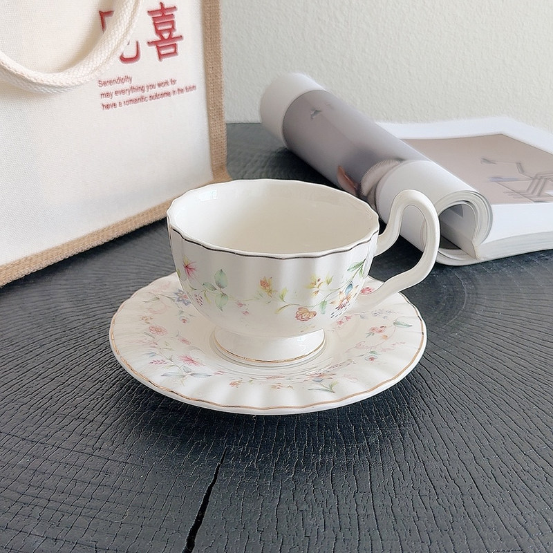 Coffee Tea Drawing - Set Cangkir Kopi Motif Bunga Emas